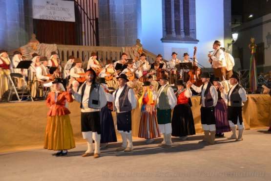Centro y Anzar, de Telde, en el III Festival Folclórico Herencias (Foto Francisco Javier Santana)